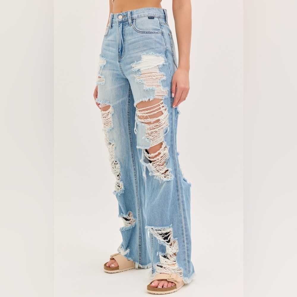 NWT Cello Ultra Distressed Back and Front Relaxed Fit High Rise Wide Leg Jeans - Picture 3 of 7